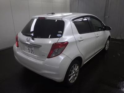 Toyota VITZ  с аукциона в Японии