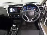 Honda GRACE лот № 26079 оценка 3.5  с аукциона в Японии 4