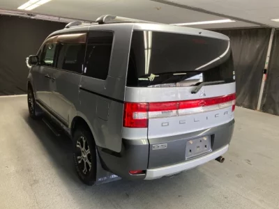 Mitsubishi DELICA D5