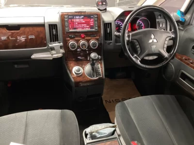 Mitsubishi DELICA D5
