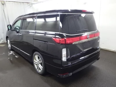 Nissan ELGRAND  с аукциона в Японии
