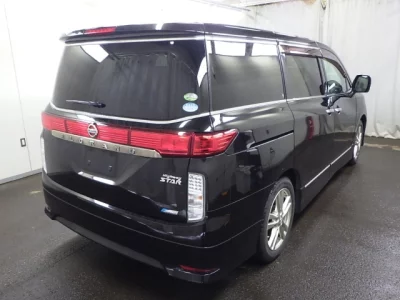 Nissan ELGRAND  с аукциона в Японии
