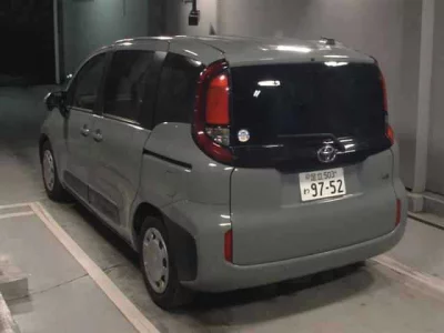 Toyota SIENTA  с аукциона в Японии