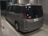 Toyota NOAH лот № 8109 оценка 3  с аукциона в Японии 1