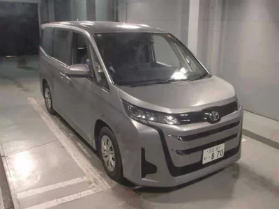 Toyota NOAH  с аукциона в Японии
