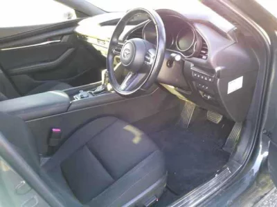 Mazda MAZDA3  с аукциона в Японии