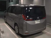 Toyota NOAH лот № 8114 оценка R  с аукциона в Японии 1