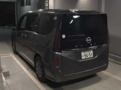 Nissan SERENA  с аукциона в Японии