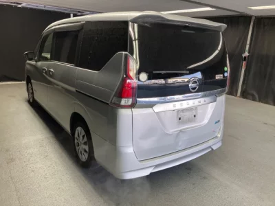 Nissan SERENA  с аукциона в Японии