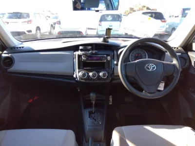 Toyota COROLLA AXIO  с аукциона в Японии