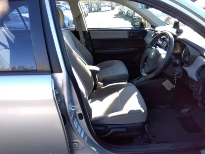 Toyota COROLLA AXIO  с аукциона в Японии