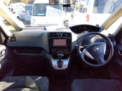 Nissan SERENA  с аукциона в Японии