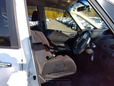 Nissan SERENA  с аукциона в Японии