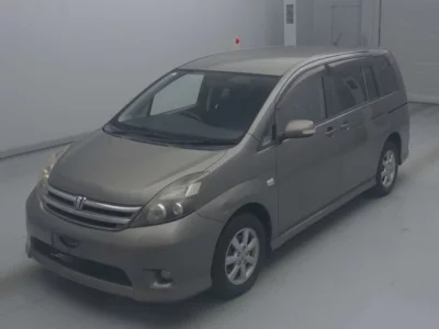 Toyota ISIS  с аукциона в Японии