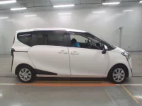 Toyota SIENTA лот № 33010 оценка 4  с аукциона в Японии 2