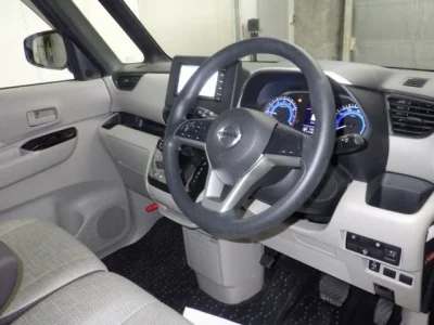 Nissan ROOX  с аукциона в Японии