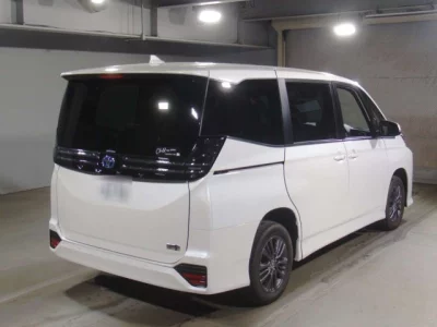 Toyota VOXY  с аукциона в Японии