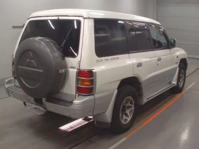 Mitsubishi PAJERO
