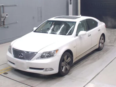 Lexus LS  с аукциона в Японии