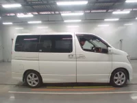 Nissan ELGRAND лот № 10022 оценка 4  с аукциона в Японии 2