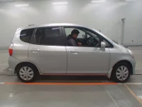 Honda FIT лот № 10020 оценка 3  с аукциона в Японии 2