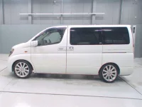 Nissan ELGRAND лот № 70021 оценка 3.5  с аукциона в Японии 3
