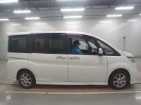 Honda STEP WAGON лот № 33016 оценка 4  с аукциона в Японии 2