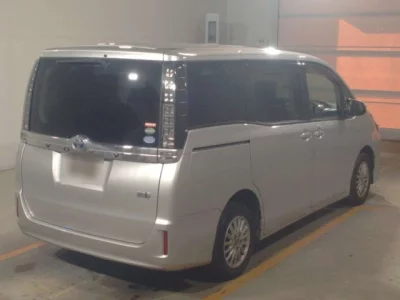 Toyota VOXY  с аукциона в Японии