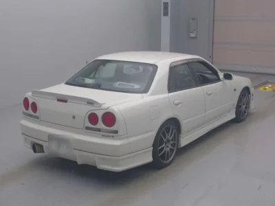 Nissan SKYLINE  с аукциона в Японии
