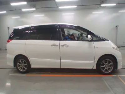 Toyota ESTIMA  с аукциона в Японии