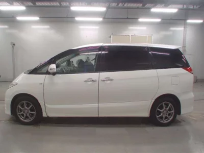 Toyota ESTIMA  с аукциона в Японии