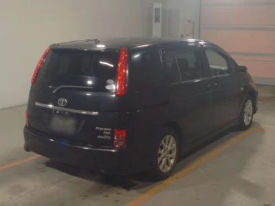 Toyota ISIS  с аукциона в Японии