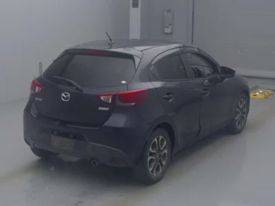 Mazda DEMIO  с аукциона в Японии