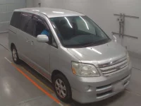 Toyota NOAH лот № 10078 оценка 3  с аукциона в Японии 4