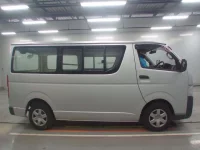 Toyota REGIUS ACE VAN лот № 33051 оценка 3  с аукциона в Японии 2