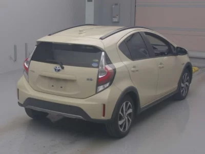 Toyota AQUA  с аукциона в Японии