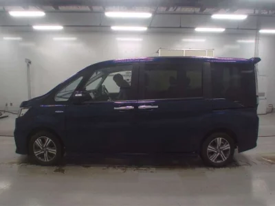 Honda STEP WAGON  с аукциона в Японии