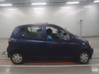 Toyota VITZ лот № 10121 оценка 2  с аукциона в Японии 2