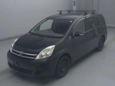 Toyota ISIS  с аукциона в Японии