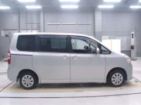 Toyota NOAH лот № 30002 оценка RA  с аукциона в Японии 2