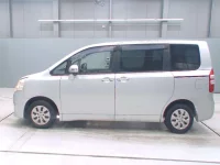 Toyota NOAH лот № 30002 оценка RA  с аукциона в Японии 3