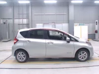 Nissan NOTE лот № 30001 оценка 3  с аукциона в Японии 2
