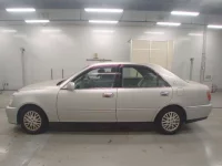 Toyota CROWN лот № 10177 оценка 4  с аукциона в Японии 3