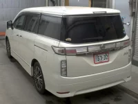 Nissan ELGRAND лот № 1096 оценка 3.5  с аукциона в Японии 1