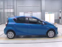 Toyota AQUA лот № 30018 оценка 3.5  с аукциона в Японии 2