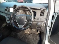 Toyota ISIS лот № 30017 оценка 3.5  с аукциона в Японии 6