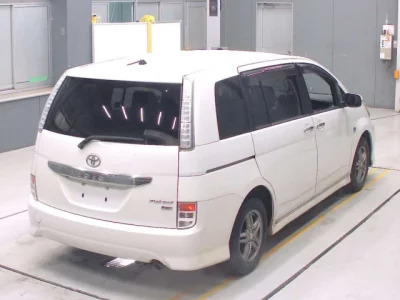 Toyota ISIS  с аукциона в Японии