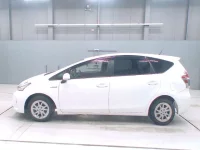 Toyota PRIUS ALPHA лот № 30019 оценка 3.5  с аукциона в Японии 3
