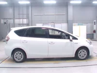 Toyota PRIUS ALPHA лот № 30019 оценка 3.5  с аукциона в Японии 2