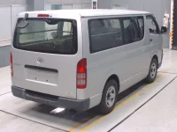 Toyota HIACE VAN лот № 30026 оценка R  с аукциона в Японии 1